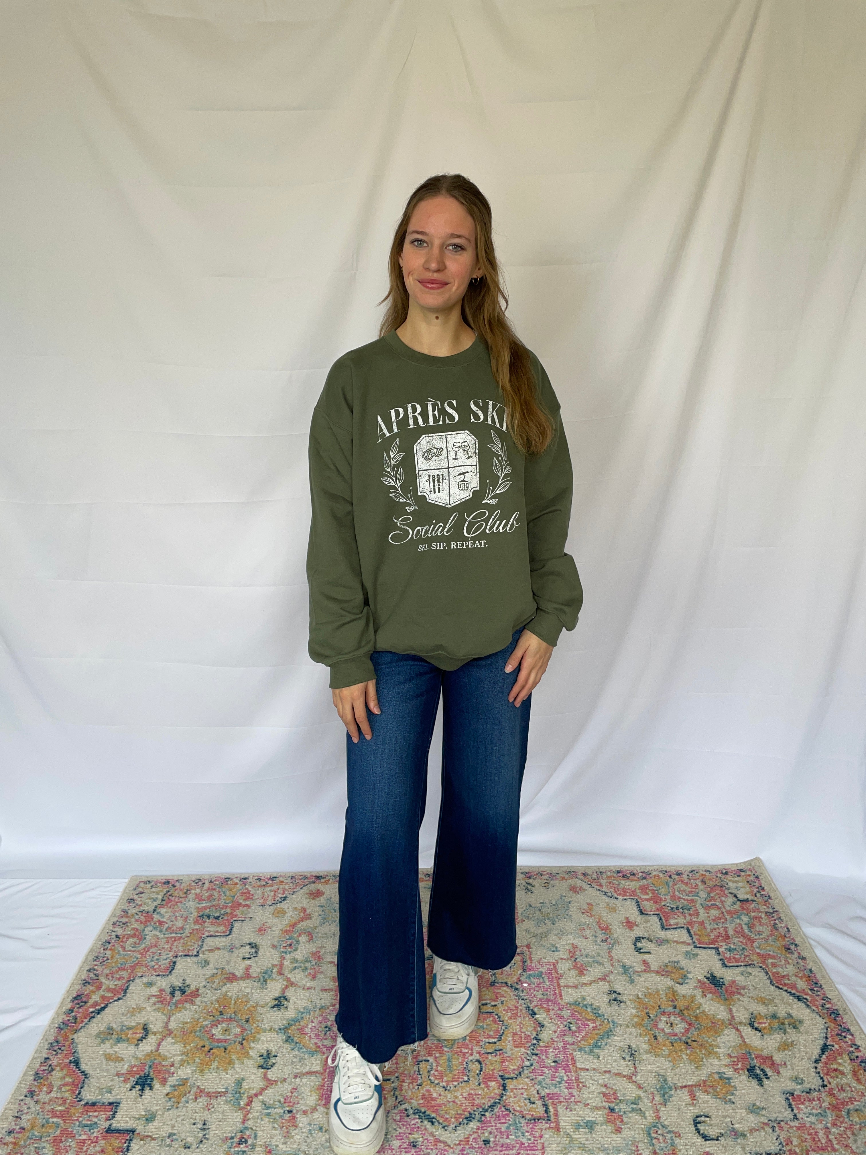 Apres Ski Social Club Graphic Sweatshirt