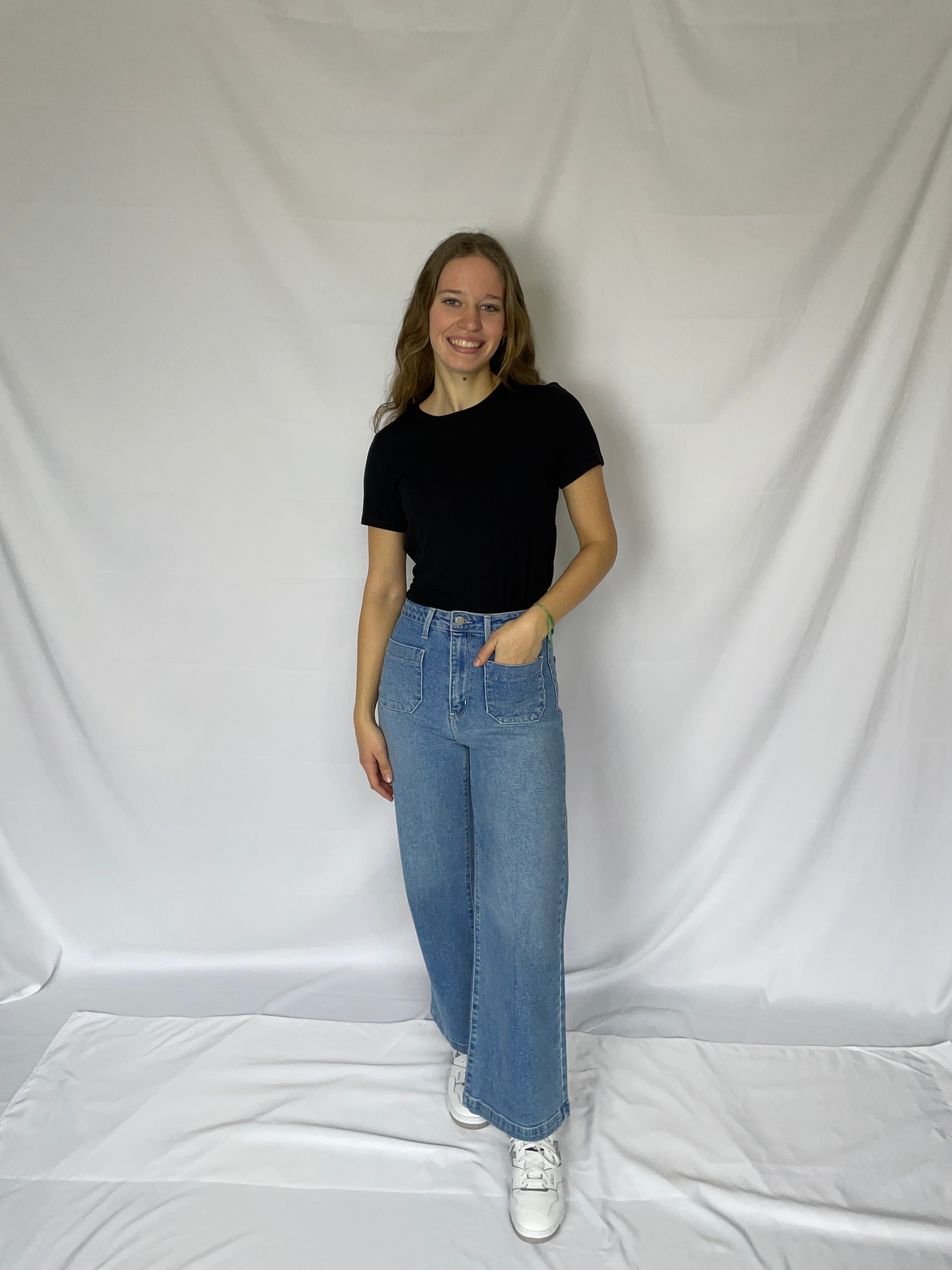 Light Patch Pocket Wide Leg Jean