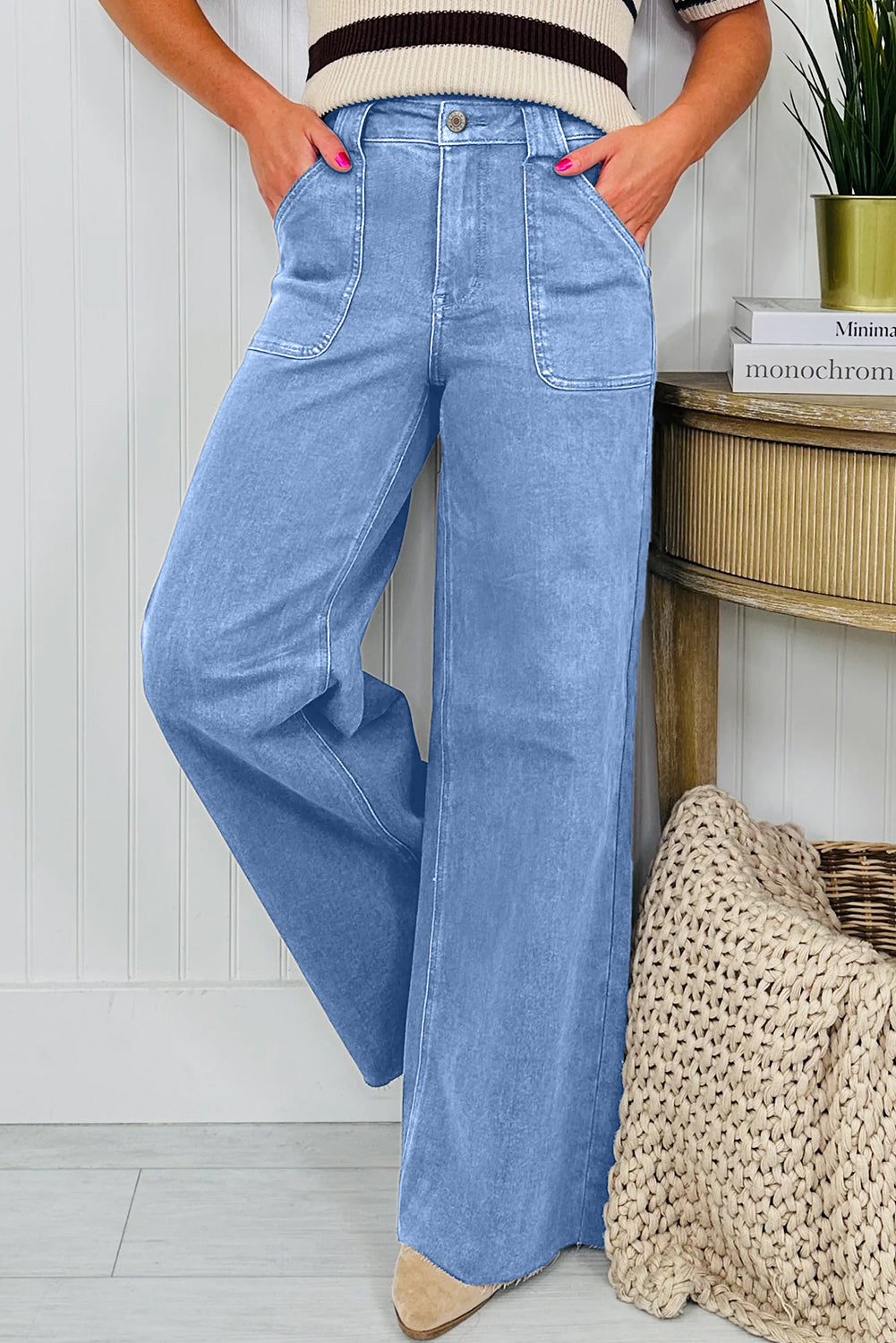 Retro Washed Patch Pocket Wide Leg Jeans